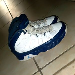Air jordan retro 9's navy blue/white size 3y